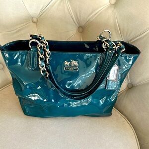 Coach tote bag
15 by 12
Teal